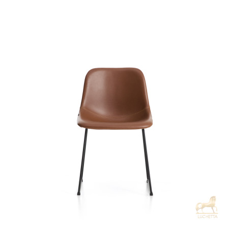 Стул Zahara из коричневой экокожи с черными стальными ножками Стул Zahara из коричневой экокожи с черными стальными ножками
