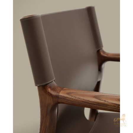 Стул Jan из переработанной кожи темно-коричневого цвета и ясеня в ореховом цвете Стул Jan из переработанной кожи темно-коричневого цвета и ясеня в ореховом цвете