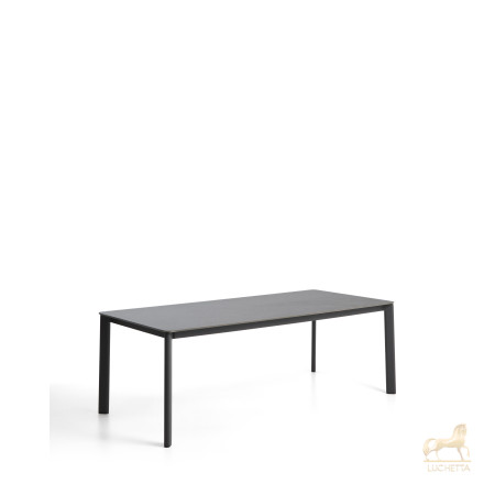 Уличный стол Anafi с графитовой столешницей из спеченного камня, 220 x 100 см Уличный стол Anafi с графитовой столешницей из спеченного камня, 220 x 100 см