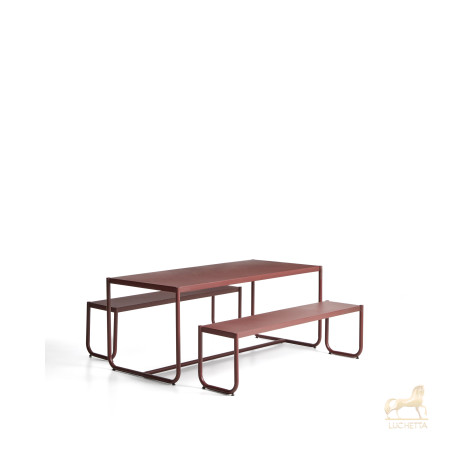 Комплект Sotil из 2 скамеек и стола из стали с гранатовой отделкой 183 x 83 cm Комплект Sotil из 2 скамеек и стола из стали с гранатовой отделкой 183 x 83 cm