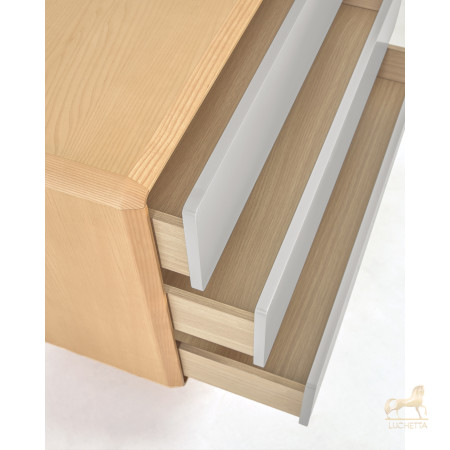 Комод Anielle из массива ясеня с тремя ящиками 98,9 x 78 см Комод Anielle из массива ясеня с тремя ящиками 98,9 x 78 см