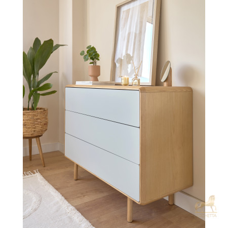 Комод Anielle из массива ясеня с тремя ящиками 98,9 x 78 см Комод Anielle из массива ясеня с тремя ящиками 98,9 x 78 см
