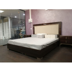 Итальянская спальная группа Eva (кровать сп. место 180*200 + 2 тумб.) фабрики STATUS